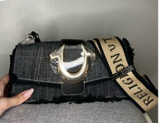 (Category: ) located in . Submitted by vanitystorehouse (Listing ID 1443484255, Image 1). Description: .