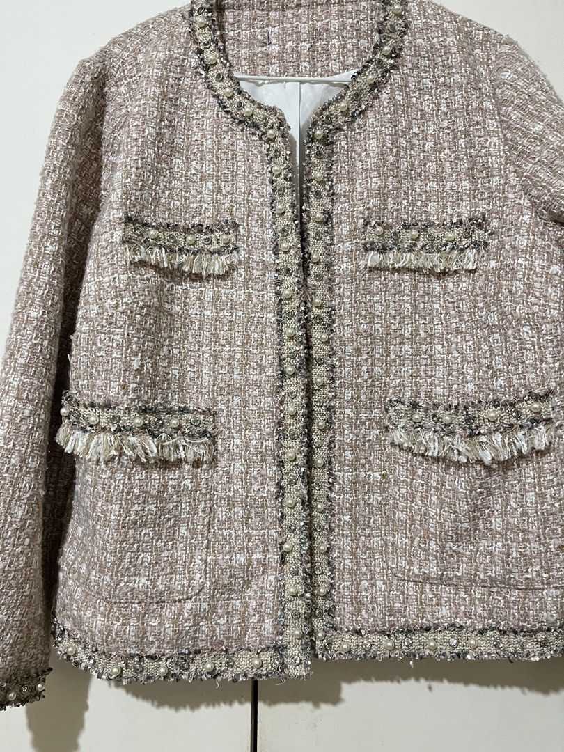 Tweed Blazer in Pink Color (Category: Coats, Jackets and Outerwear) located in Antipolo. Submitted by yanshopandstyle (Listing ID 1443431396, Image 1). Description: No issue .