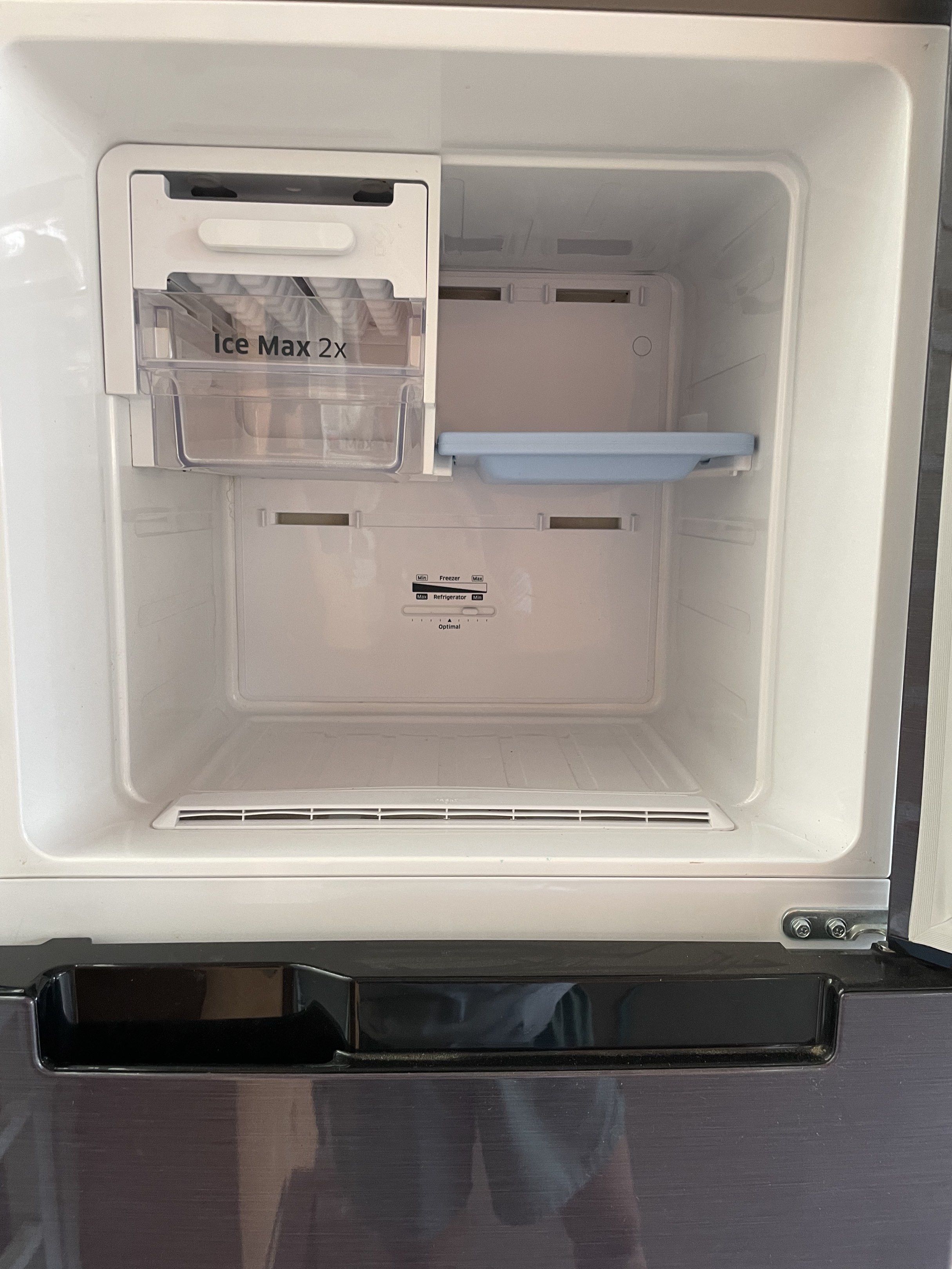 Two Door Refrigerator Samsung (Category: Refrigerators and Freezers) located in Cavite. Submitted by _nicoffee (Listing ID 1443418743, Image 3). Description: -Bought last year only -Price Negotiable -Pick up Molino 3 Cavite only.