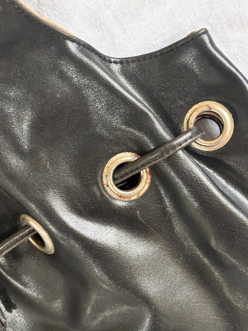 Vintage Black Bag |Y2K, soft leather (Category: Shoulder Bags) located in San Carlos. Submitted by findsby_xoxo (Listing ID 1443332976, Image 3). Description: MOP: GCASH Shipping: J&T Meet-up: San Carlos City or Dagupan City.