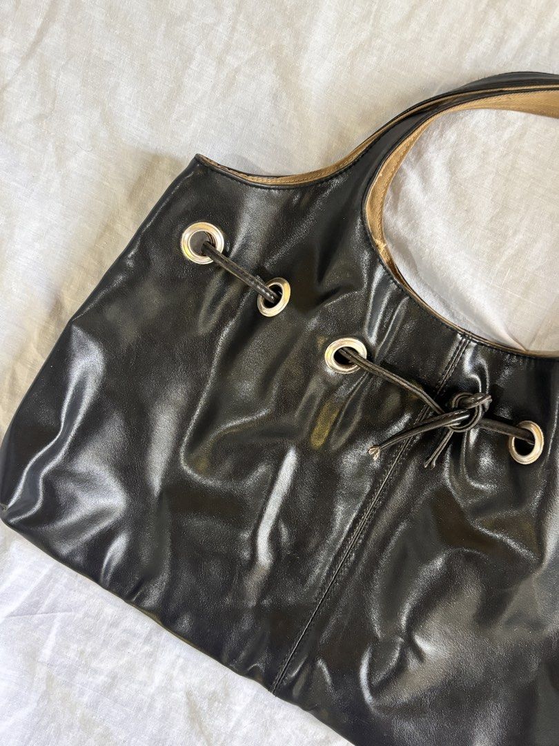Vintage Black Bag |Y2K, soft leather (Category: Shoulder Bags) located in San Carlos. Submitted by findsby_xoxo (Listing ID 1443332976, Image 2). Description: MOP: GCASH Shipping: J&T Meet-up: San Carlos City or Dagupan City.
