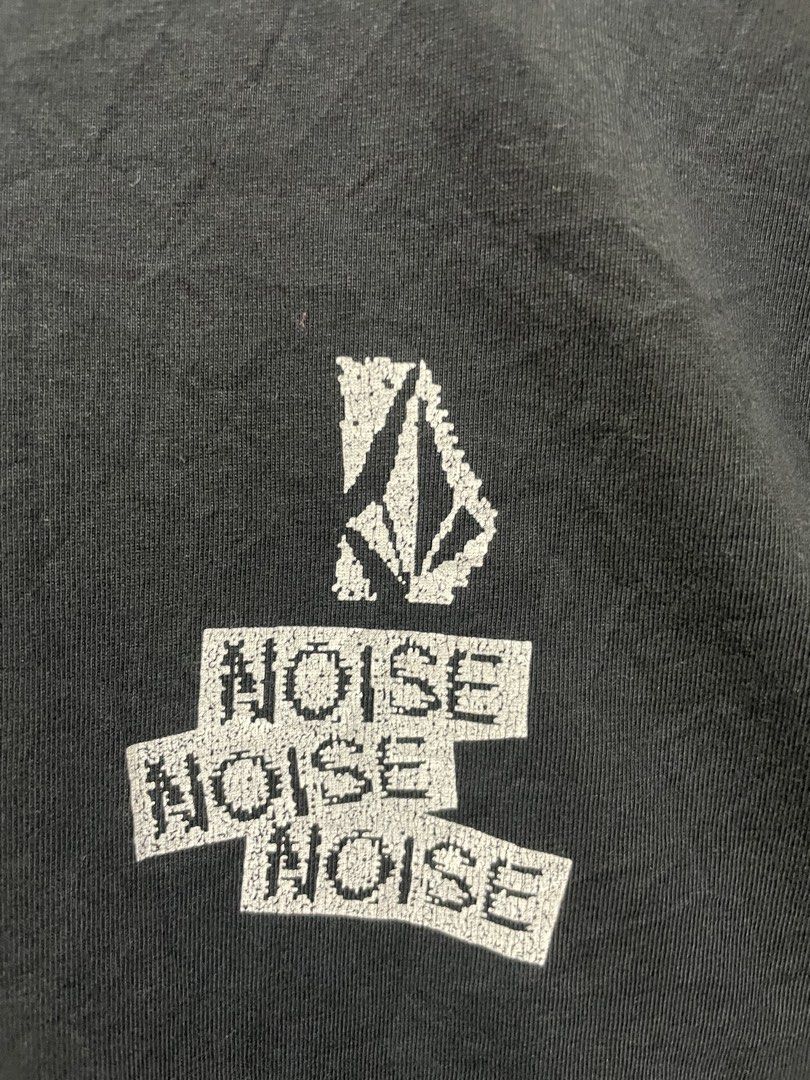 Volcom (Category: Activewear) located in Manila. Submitted by lanceosvwald18 (Listing ID 1443477935, Image 3). Description: Volcom shirt Size large 23x28 dimes 9.5/10 condition No issue/ needwash 650 plus ship No cod/cop Malolos bulacan loc.
