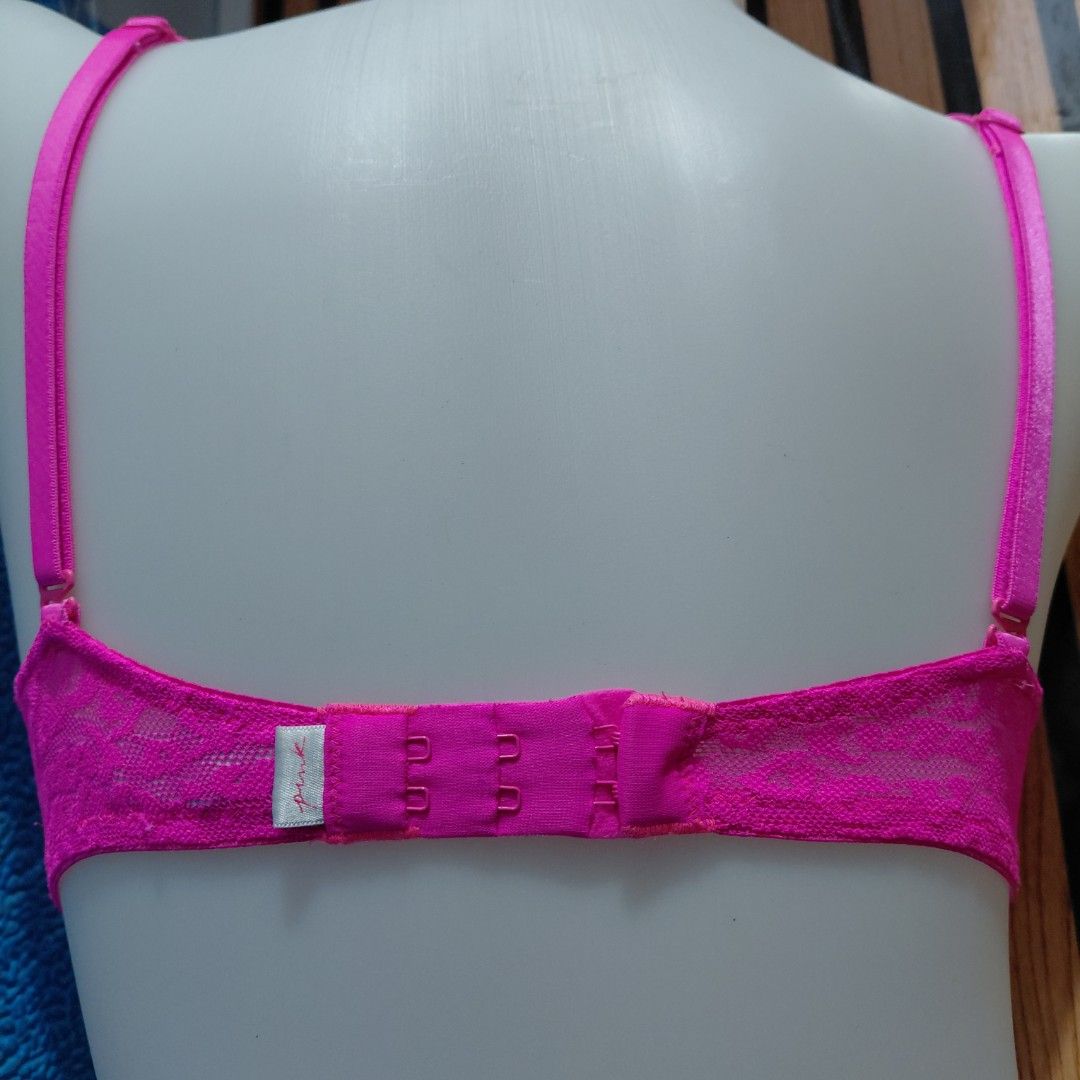VS PINK 32A (Category: Undergarments & Loungewear) located in Manila. Submitted by pandinity (Listing ID 1443332843, Image 2). Description: medyo makapal pads underwire.