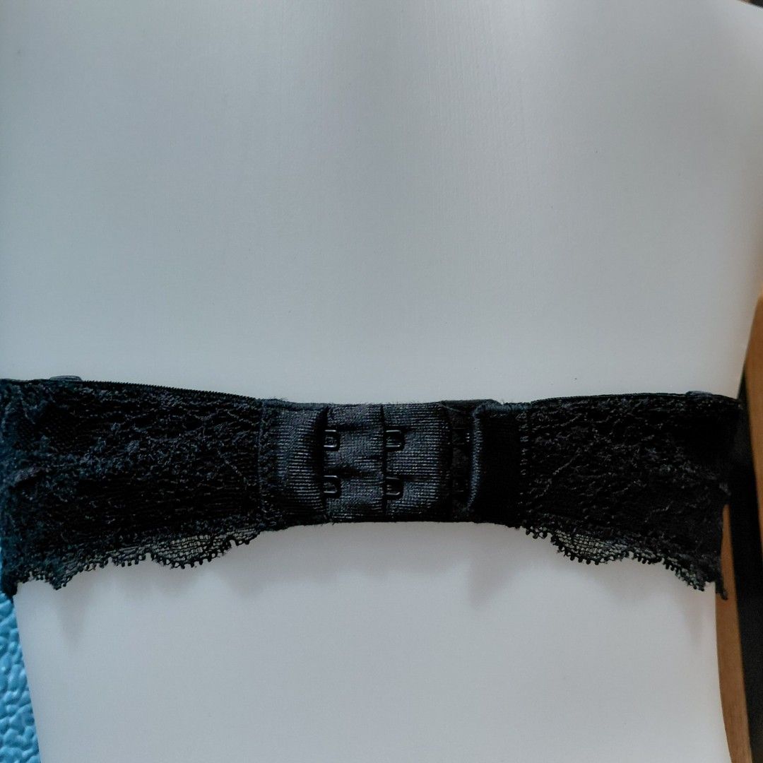 VS PINK 32A (Category: Undergarments & Loungewear) located in Manila. Submitted by pandinity (Listing ID 1443333118, Image 2). Description: push up underwire.