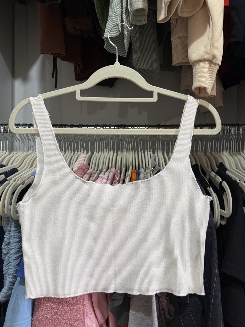 White sleeveless crop top (Category: Sleeveless) located in Bacolor. Submitted by alysaflrs (Listing ID 1443453272, Image 2). Description: ★only worn once ★stretchy ★free size.