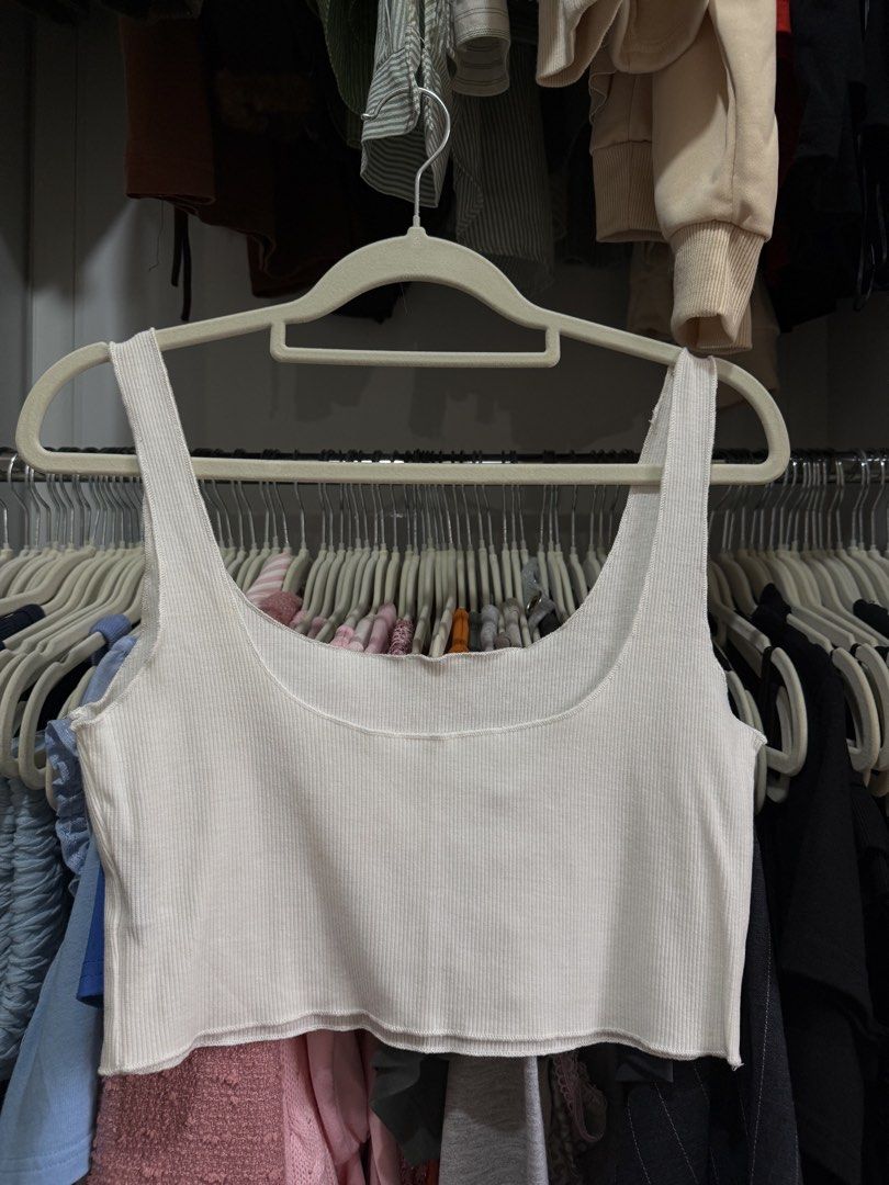 White sleeveless crop top (Category: Sleeveless) located in Bacolor. Submitted by alysaflrs (Listing ID 1443453272, Image 3). Description: ★only worn once ★stretchy ★free size.