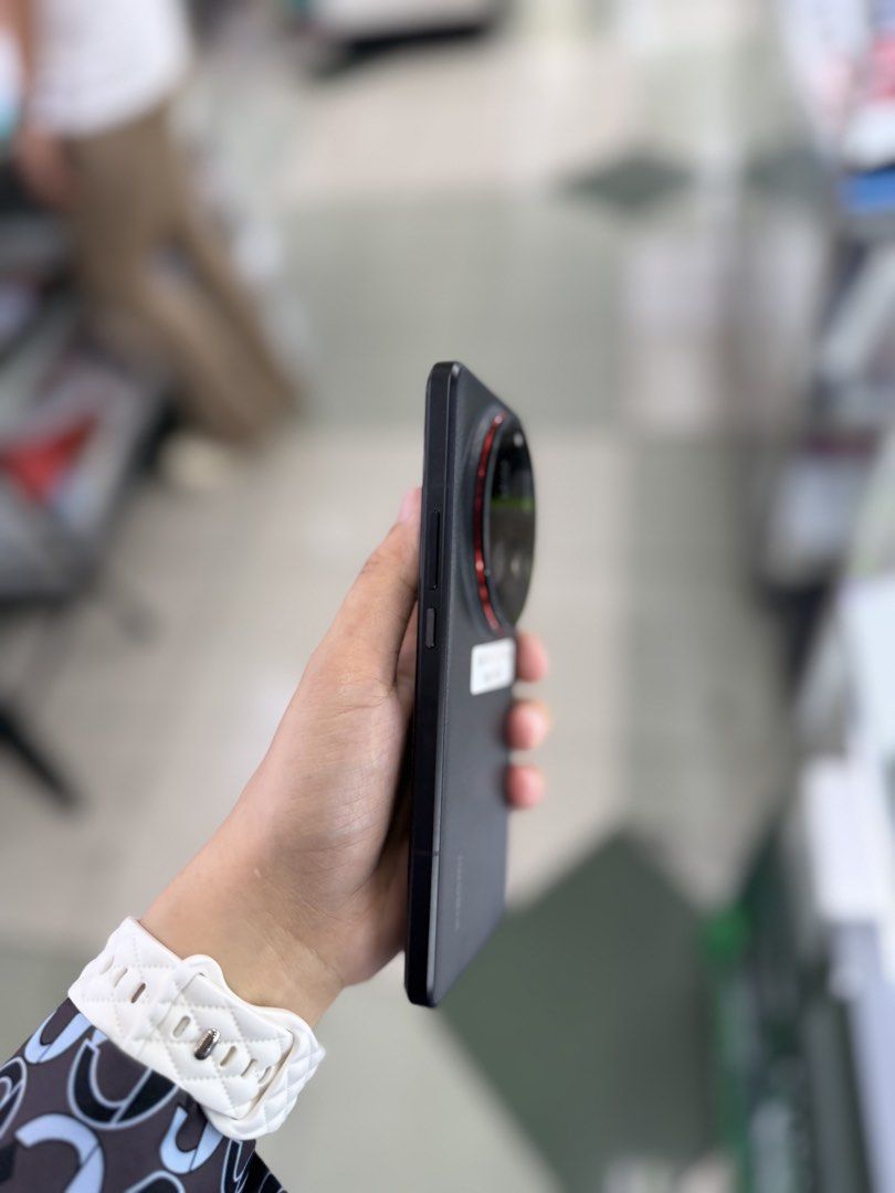 Xiaomi 15 Ultra 16/512GB complete set Global version No issues (Category: Xiaomi) located in San Juan City. Submitted by najihahtelecomshop2018 (Listing ID 1443451912, Image 2). Description: Legit Store | Original unit FOR SALE | TRADE / SWAP ▫️INSTALLMENT thru: 🔸Credit Card (straight / installment) 🔸Ggives / Gcredit + 6% interest 🔸Spay Later + 6% interest (RFS: Buy and Sell any kinds of Gadgets) Description: Xiaomi 15 Ultra 16/512 Global vers