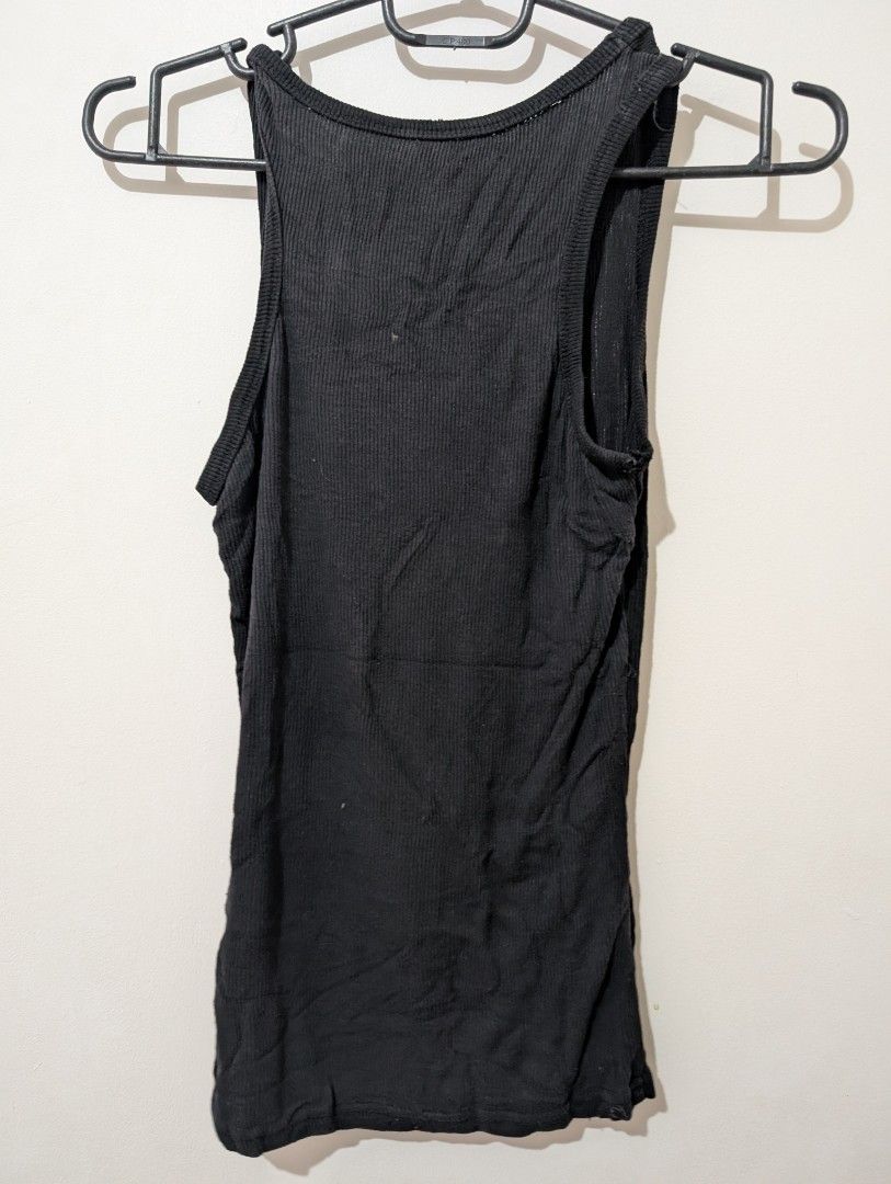 Y2k Mcbling Gold Sequin Black Sleeveless Top (Category: Sleeveless) located in Batangas. Submitted by psmingming (Listing ID 1443453871, Image 2). Description: .