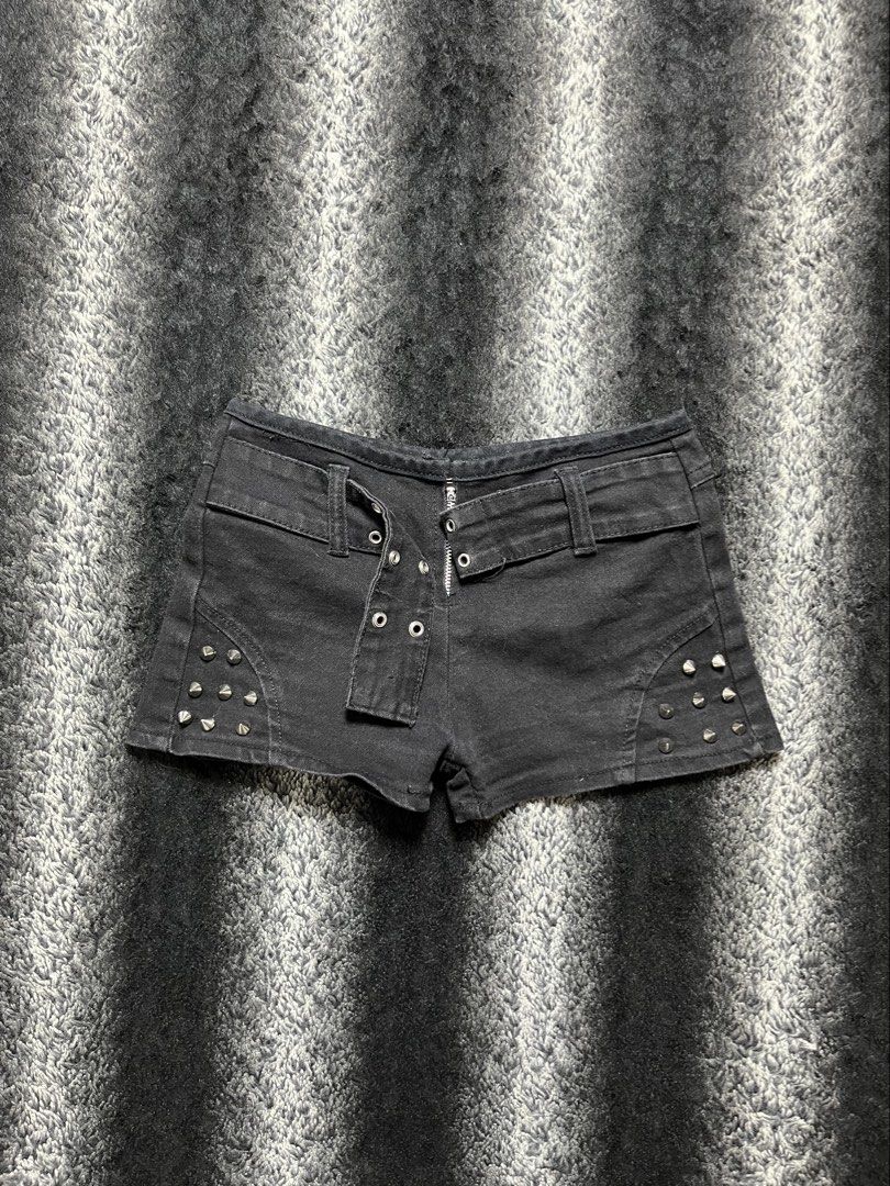 y2k punk grunge gothic studded micro short black (Category: Shorts) located in Manila. Submitted by z_enzo (Listing ID 1443372620, Image 1). Description: condition: 9/10 Color rate: 9/10 measurements : 27 waist/12 length/9 rise issue : no buckle 📌Garments are clean, & ready to wear/use 📌Color may vary from the photo shown 📌 Payment first basis Santa rosa, Laguna MOP : GCASH COURIER: J&T .