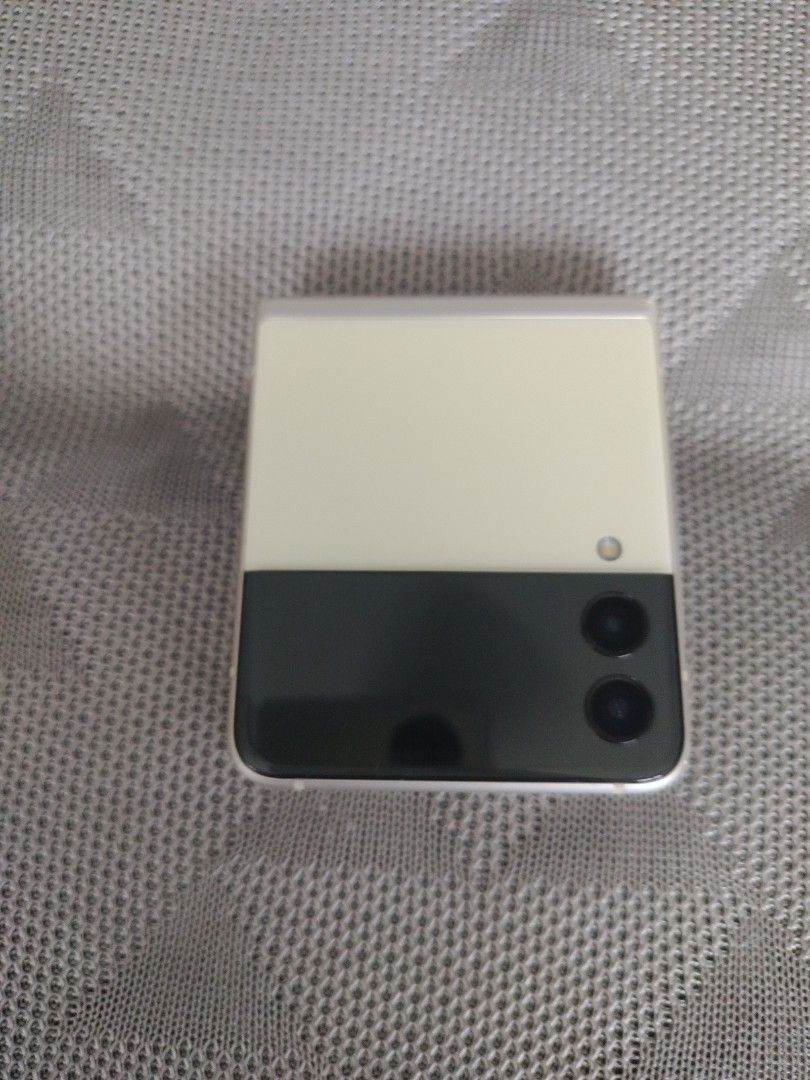Z flip 3480025720033781760