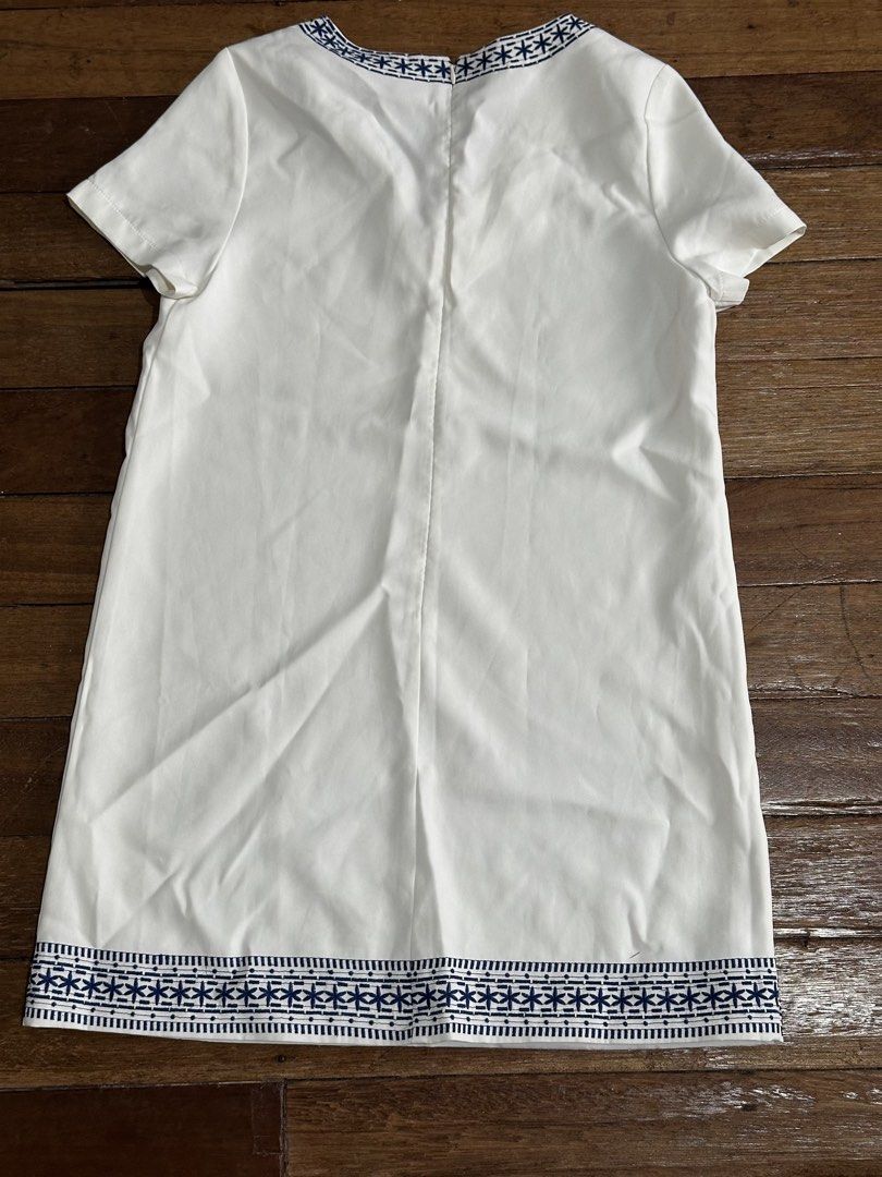 Zalora white day dress (Category: Dresses) located in Quezon City. Submitted by celoem (Listing ID 1443393097, Image 2). Description: Bought from zalora years ago Flaw: tastas yung hem but can be easily fixed 😊 Really nice when worn but doesn’t fit me anymore .