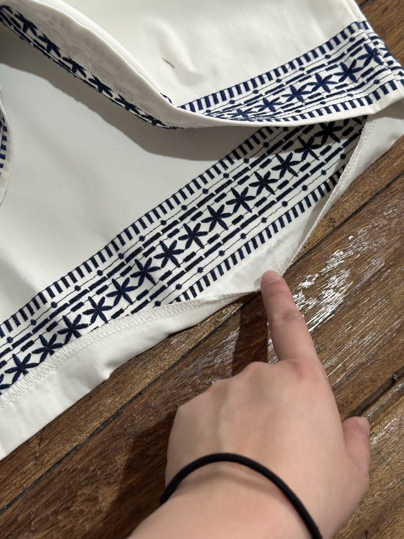 Zalora white day dress (Category: Dresses) located in Quezon City. Submitted by celoem (Listing ID 1443393097, Image 3). Description: Bought from zalora years ago Flaw: tastas yung hem but can be easily fixed 😊 Really nice when worn but doesn’t fit me anymore .