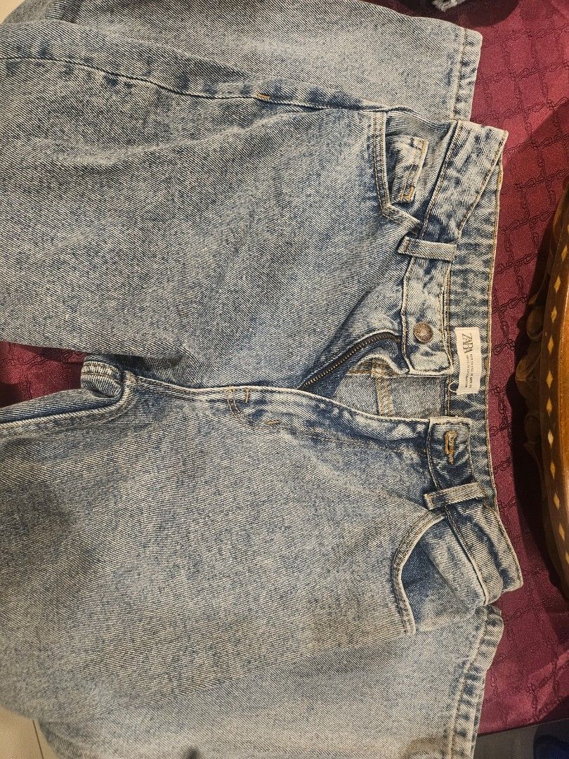 Zara Light Wash Denim Jeans (Category: Jeans) located in Manila. Submitted by declutterthisandthat (Listing ID 1443459962, Image 1). Description: - Zara light wash denim jeans - Classic five-pocket style - Button and zip closure - Slightly distressed look - Comfortable fit for casual wear size 28.