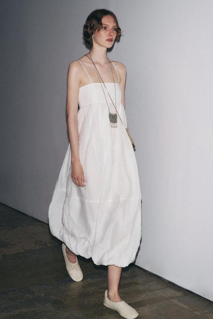 zara White Bubble Hem Spaghetti Strap Maxi Dress (Category: Dresses) located in Quezon City. Submitted by classychicph92 (Listing ID 1443322475, Image 2). Description: - Flowy white maxi dress - Spaghetti straps - Unique bubble hem design - Lightweight fabric, ideal for warm weather - Comfortable and chic style - Perfect for beach days or casual outings - Versatile for dressing up or down.
