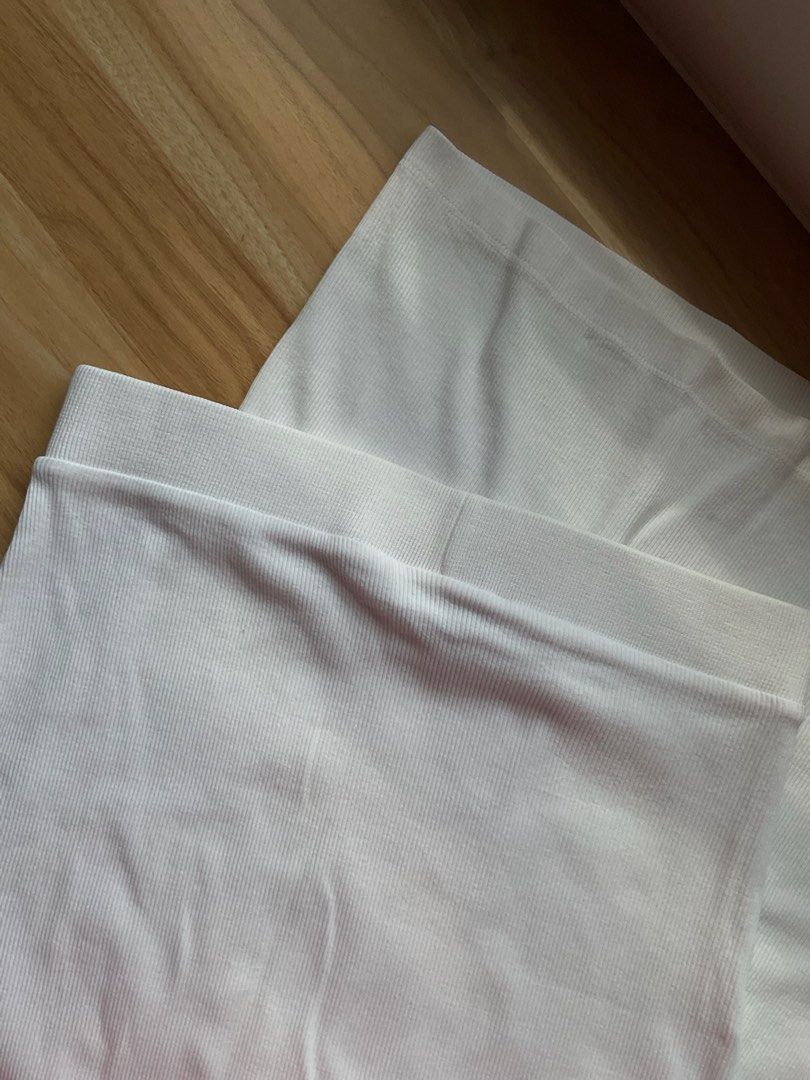 ZARA White Pencil Skirt (Category: Skirts) located in Antipolo. Submitted by gaeumi (Listing ID 1443489417, Image 1). Description: ✦ has stains (please see photos) ✦ ribbed.