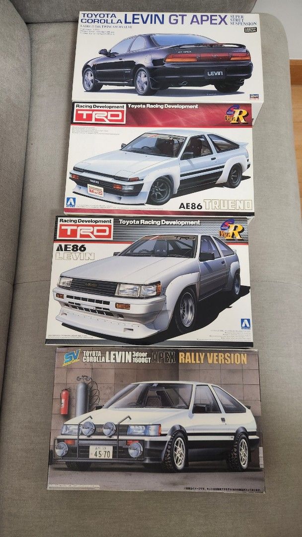 1/24豐田AE86 Levin TRD拼装模型 四款 （分類：汽車模型）位於 Hong Kong。 由 Zyx072406 提交（商品編號 1443668410，圖片 1）。簡介： 全新1/24豐田AE86 Levin TRD拼装模型 四款 带原包装盒 零件齊全 经典日系跑车 TRD改装版 收藏拼装都合適 假一赔十 #41号有一包零件已开，齊件 見圖，完美主義者不適合。
