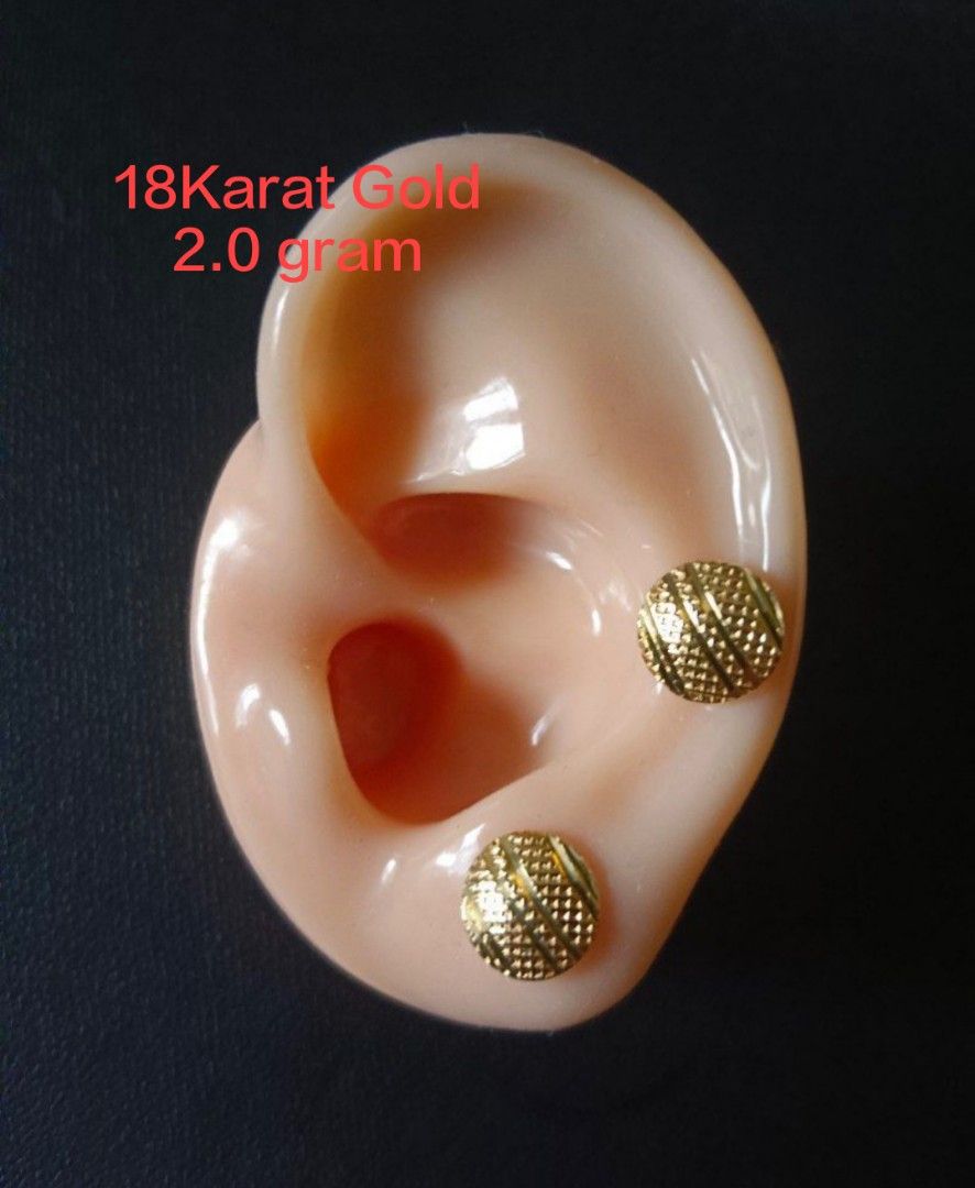 18Karat Gold Round Stud Earrings 2g 8.5mm (Category: Earrings) located in Manila. Submitted by mhar_declutter (Listing ID 1398006479, Image 1). Description: (used) 18Karat Gold Round Stud Earrings 2g 8.5mm - 18Karat Gold round stud earrings - diameter 8.5mm each - 2.0 grams - Shown on display ear and in hand - Classic style - Suitable for everyday wear.
