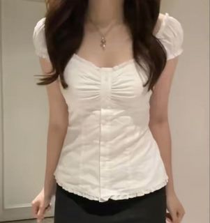 (Category: ) located in . Submitted by closetcollectivesg (Listing ID 1443651099, Image 1). Description: .