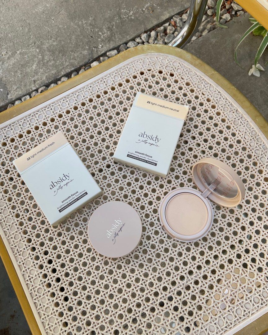 ABSIDY powder foundation x jelly eugenio (Category: Makeup) located in Manila. Submitted by kd.preloved (Listing ID 1443633356, Image 1). Description: shade: light medium neutral swatched only.