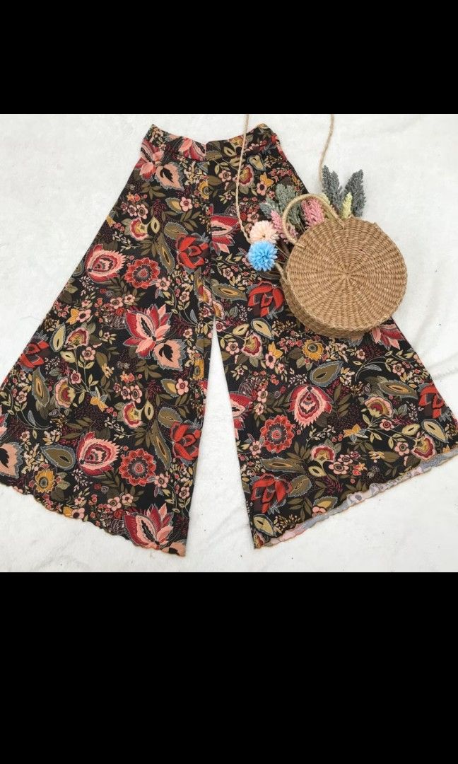 Abstract Floral Wide Leg Pants (Category: Other Bottoms) located in Dagupan City. Submitted by t00tsy (Listing ID 1443574961, Image 2). Description: !!𝗦𝗙 𝗦𝗛𝗢𝗨𝗟𝗗𝗘𝗥𝗘𝗗 𝗕𝗬 𝗕𝗨𝗬𝗘𝗥!! ༄ 𝗦𝗲𝗲 𝗮𝗹𝗹 𝗜𝗺𝗮𝗴𝗲𝘀 𝗕𝗲𝗳𝗼𝗿𝗲 𝗜𝗻𝗾𝘂𝗶𝗿𝗶𝗻𝗴 ༄ 𝗔𝗹𝗹 𝗶𝘁𝗲𝗺𝘀 𝗮𝗿𝗲 𝗪𝗮𝘀𝗵𝗲𝗱 𝗮𝗻𝗱 𝗦𝗮𝗻𝗶𝘁𝗶𝘇𝗲𝗱 SIZE: 28-38 DETAILS: • tinatamad ako mag pic pm nlng for more info • MOP: GCASH MOD: JNT pm for more info, pics etc..