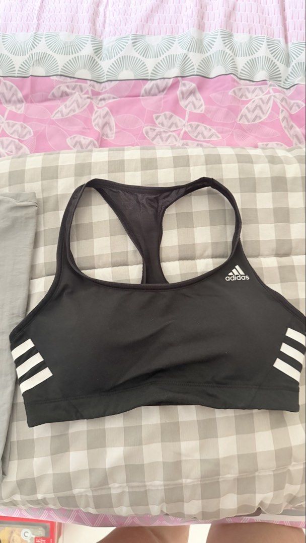adidas Gym & Training & Running Adizero Run Medium Support Bra Women Black JD9214 S (Kategori: Baju Olahraga) berada di Jakarta Pusat. Dikirim oleh kapallaut (ID iklan 1443576437, Gambar 3). Deskripsi: LD 80-85 Ukuran S Cuma dipake sekali Alasan jual: sudah kekecilan (hehe sedih) Awal beli harganya 1juta, di oren masih 900an. LIKE NEW condition 98% Dicuci sekali. #adidas #nike #puma #sportbra.