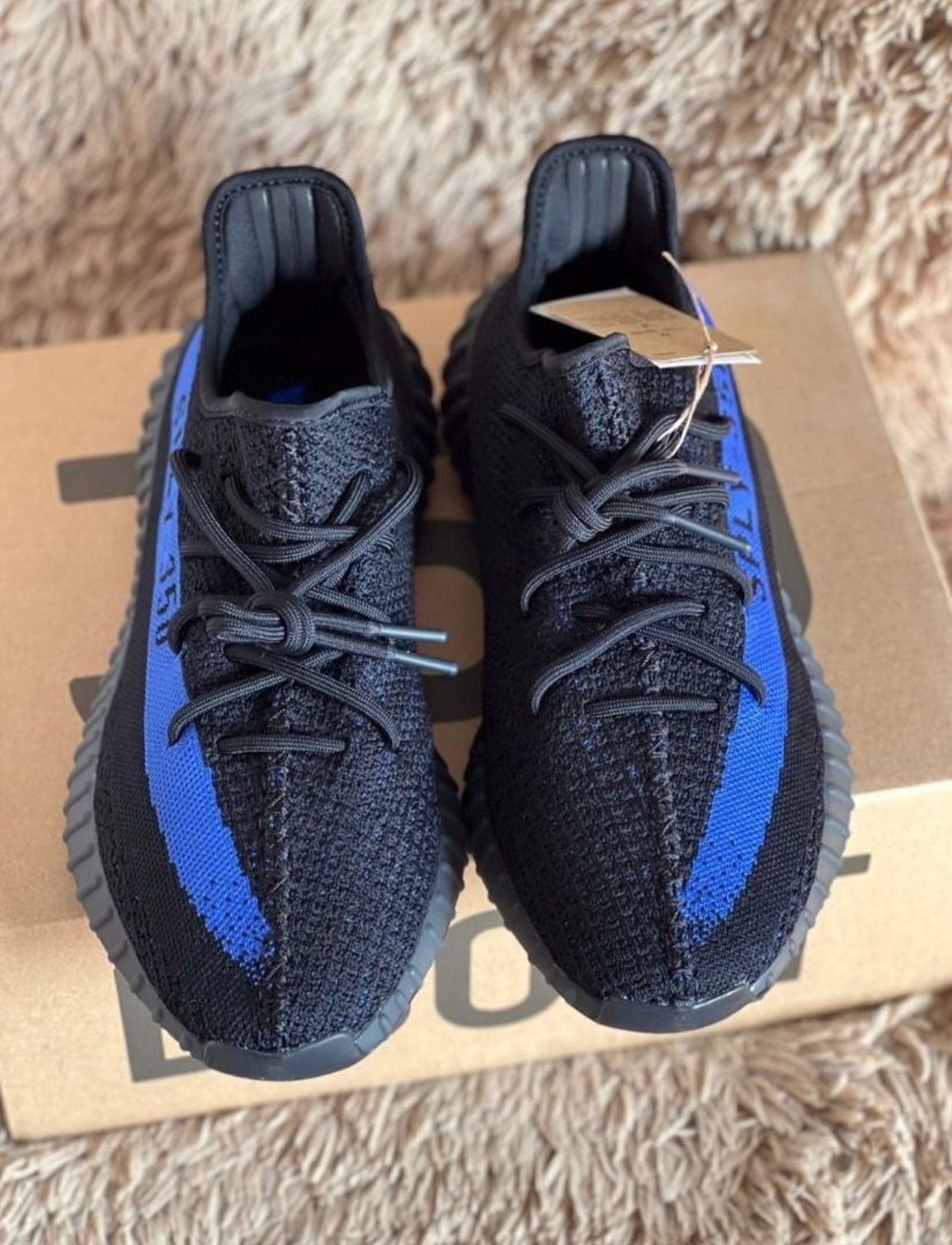 adidas originals Yeezy Boost 350 V2 DazzlingBlue Fabric Running Shoes Black Blue (Category: Sneakers) located in Singapore. Submitted by ooodwind (Listing ID 1443700554, Image 2). Description: Attention Adidas fans! adidas originals Yeezy Boost 350 V2 DazzlingBlue Fabric Running Shoes Black Blue — fresh drop 🆕 🔖 Brand new, sealed 📸 3-day photo confirmation 🚚 Free shipping (J&T/Ninja Van) 💰 Pay on delivery Want it? Chat me now!.