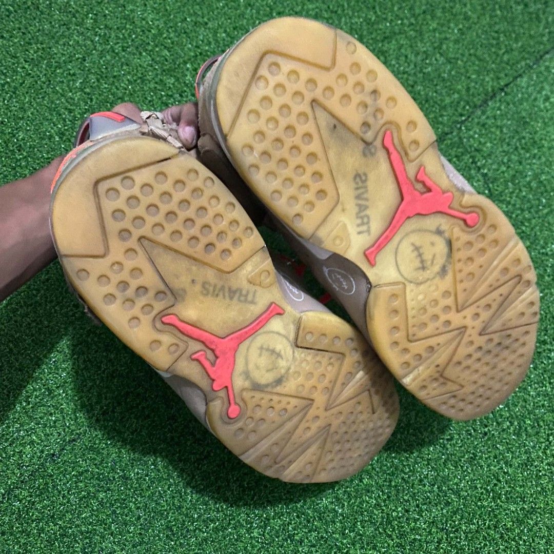 AIR JORDAN 6 X TRAVIS SCOTT (Category: Sneakers) located in Zaragoza. Submitted by kurlnathaniel02 (Listing ID 1443672473, Image 3). Description: AIR JORDAN 6 X TRAVIS SCOTT SIZE 44 on tag GOOD condition Color rate 9/10 Condition 9/10 Issue minimal hill drug UNLI VOUCH UNLI VC with shoes.