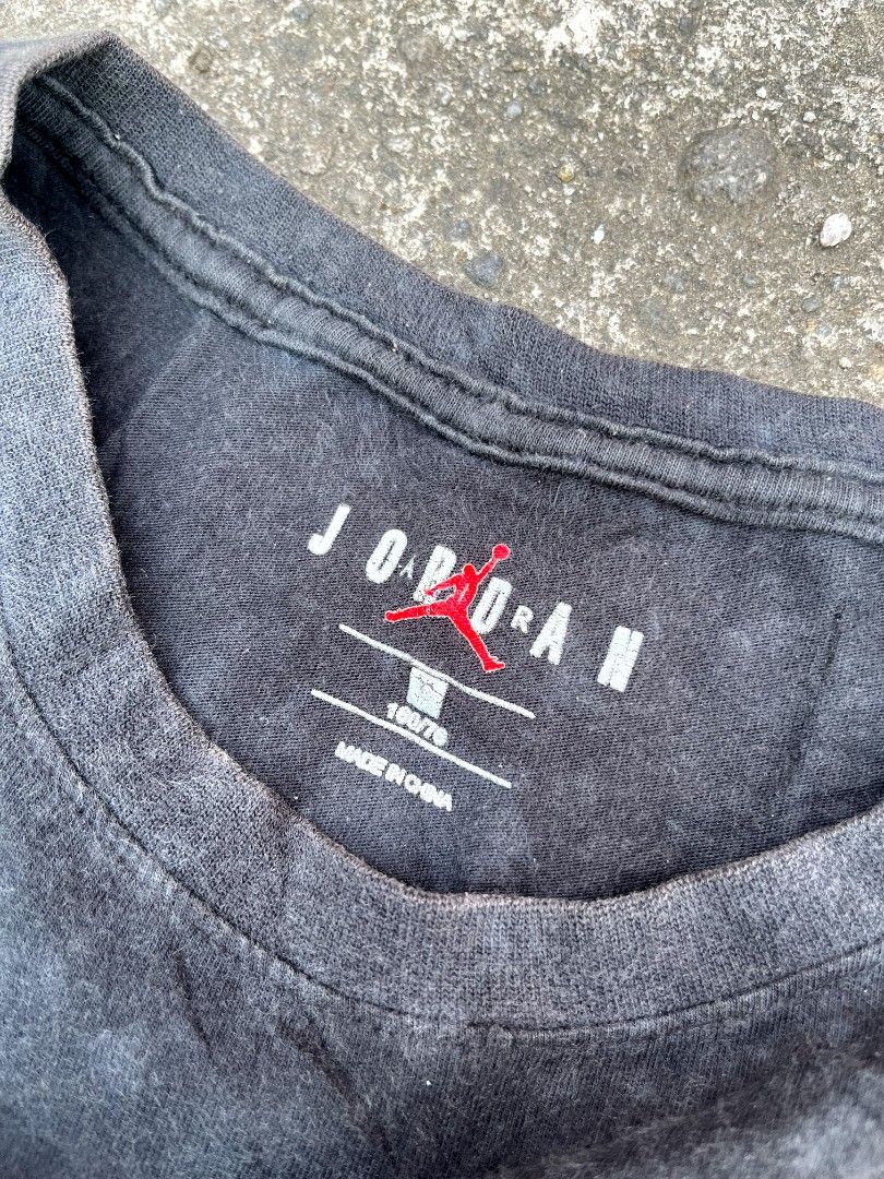 Air Jordan T-Shirt (Category: Tshirts & Polo Shirts ) located in Talisay. Submitted by reyteliquido (Listing ID 1443600349, Image 2). Description: Youth Large fit small 17-18x25-26 Good condition Color rate 9/10 Issue minimal hairlinea sa sleeve logo and need wash.