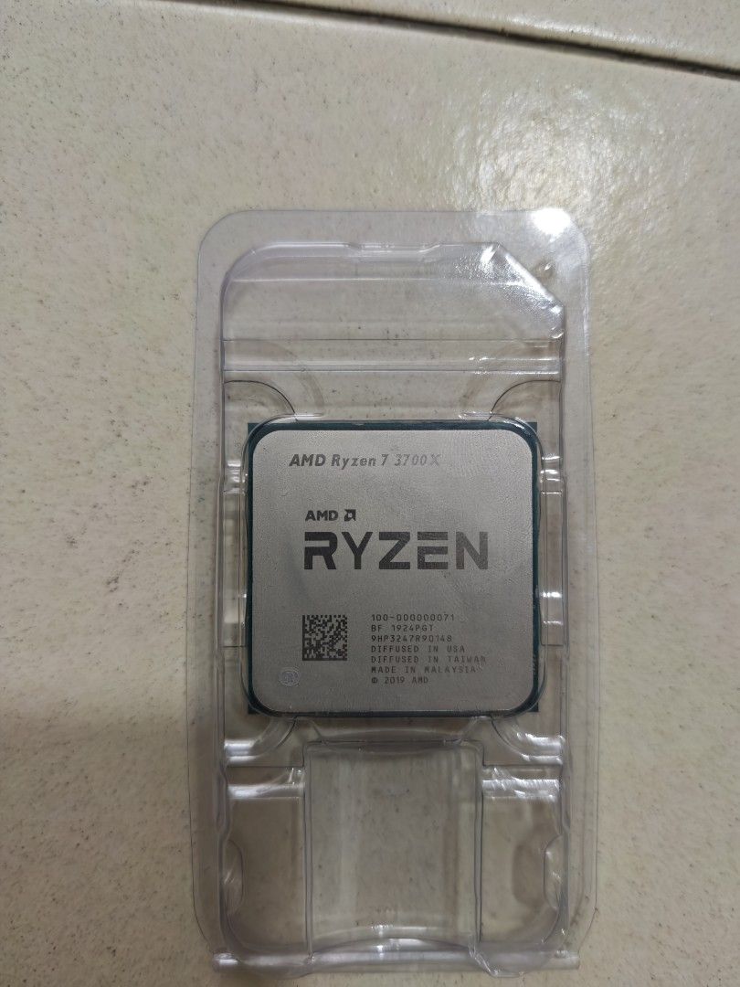 AMD Ryzen 7 3700X Processor with Wraith Prism Cooler483765841298739200