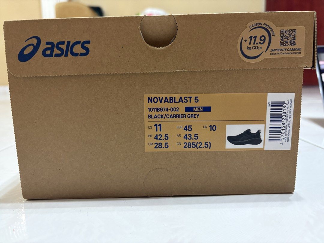 ASICS Novablast 5 Men's Running Shoes Black/Carrier Grey (Category: Sneakers) located in Singapore. Submitted by pipipidove (Listing ID 1443602465, Image 2). Description: - ASICS Novablast 5 Running Shoes - Men's Size: US 11 - Color: Black/Carrier Grey - Model Number: 1011B974-002 - Condition: Brand New (Unused) - Perfect for your next run!.