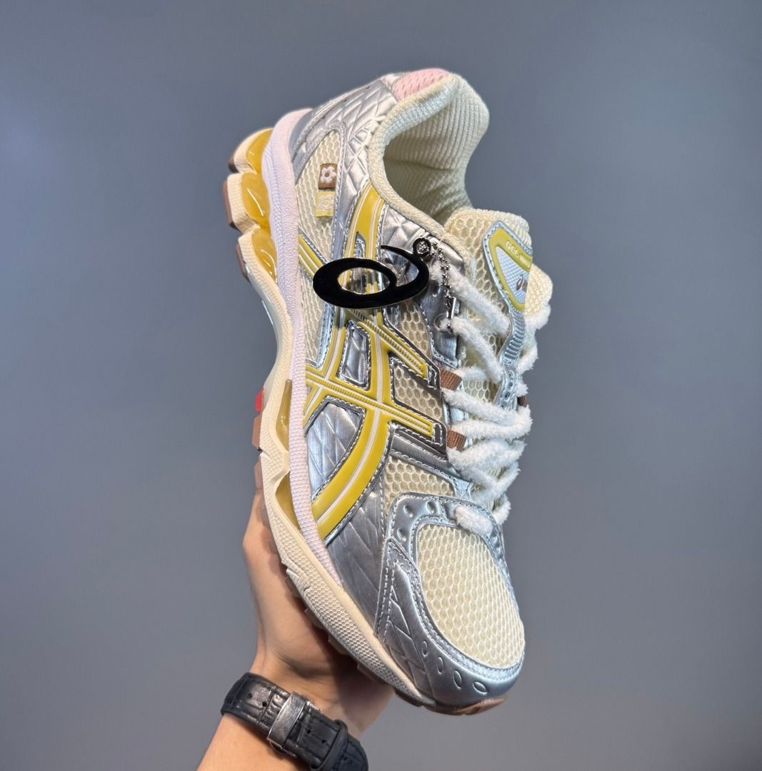 ASICS x IAB Studio Gel-Nimbus 20 Silver/Yellow (Category: Sneakers) located in Singapore. Submitted by gdbvrodnd43420 (Listing ID 1443566507, Image 3). Description: 36-45 5–7 days arrival All sizes available. No upfront, COD, delivery free Genuine, original shoebox Send a private message for other designs.