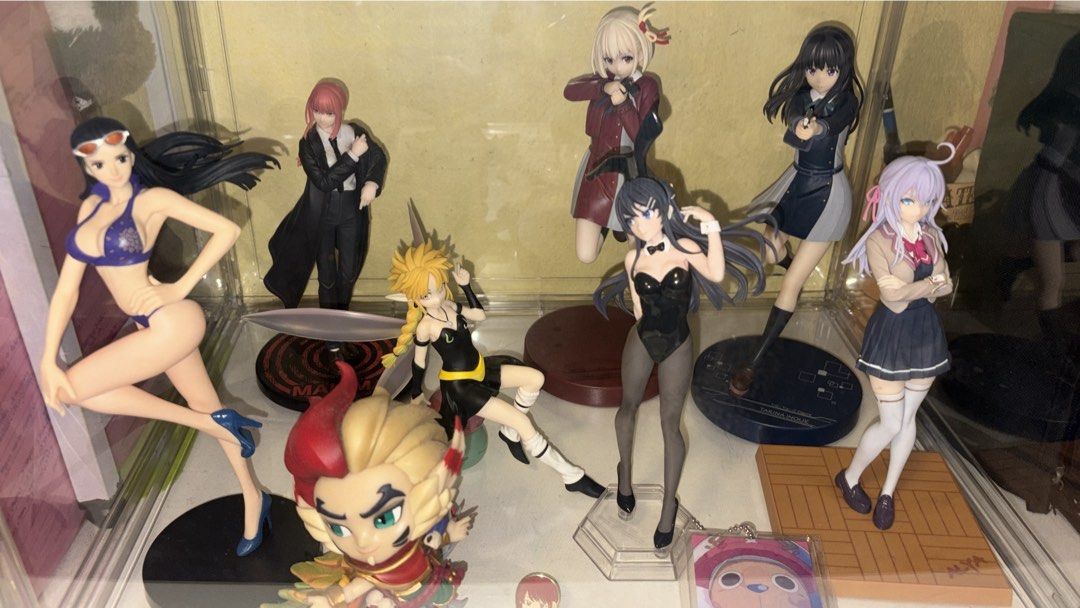 assorted figurines (Category: Toy Figures) located in Singapore. Submitted by ilaijx01 (Listing ID 1443569708, Image 1). Description: moving out, selling all together only what you see in the picture is what you get .