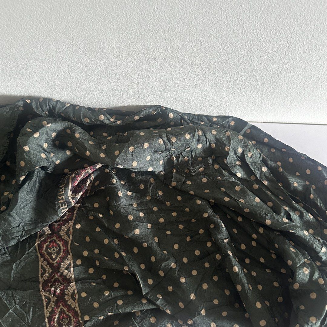 Auth Balmain Scarf (Category: Gloves) located in Cebu City. Submitted by condodeclutterph (Listing ID 1443520705, Image 3). Description: .