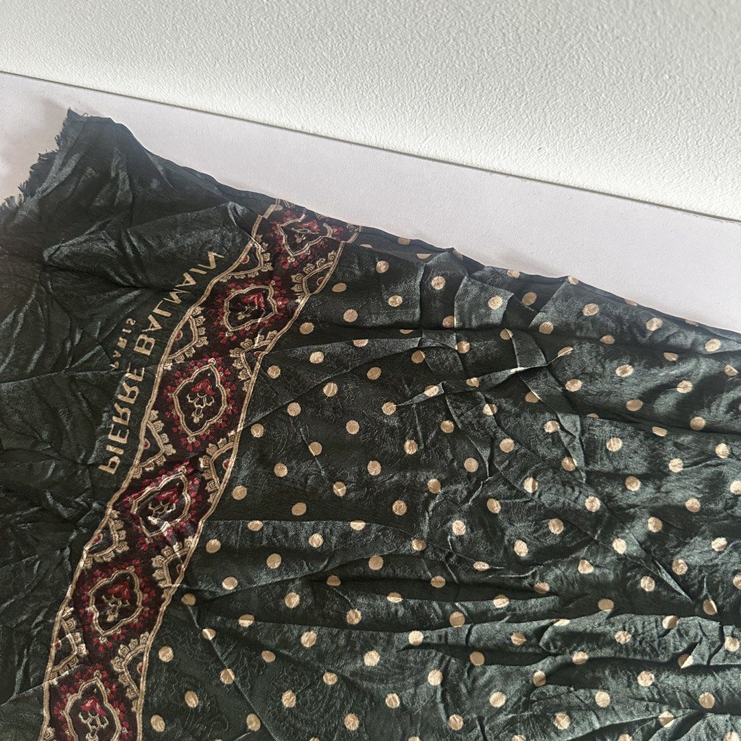Auth Balmain Scarf (Category: Gloves) located in Cebu City. Submitted by condodeclutterph (Listing ID 1443520705, Image 2). Description: .
