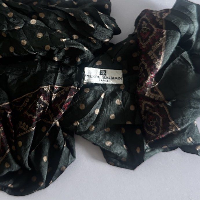 Auth Balmain Scarf (Category: Gloves) located in Cebu City. Submitted by condodeclutterph (Listing ID 1443520705, Image 1). Description: .