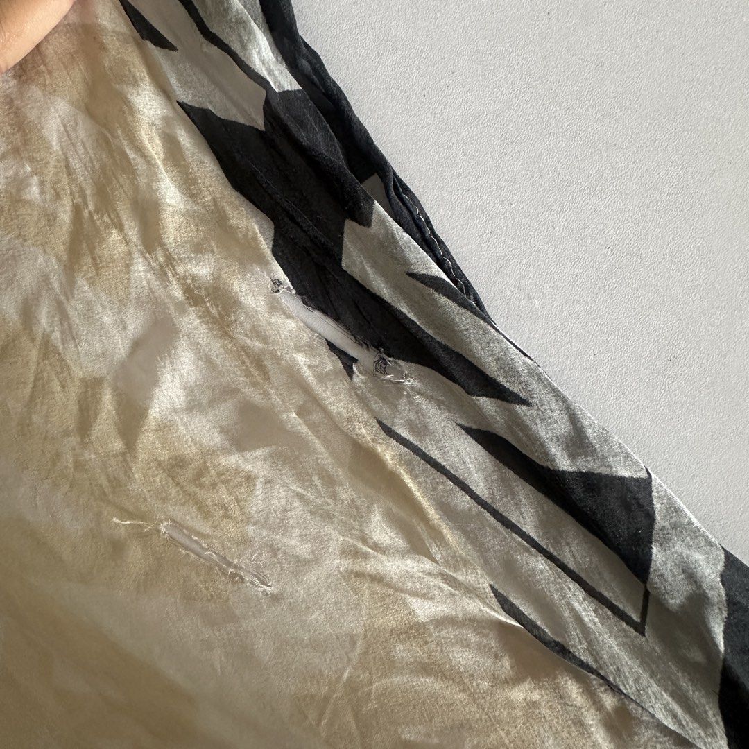 Auth Lanvin Scarf (Category: Scarves) located in Cebu City. Submitted by condodeclutterph (Listing ID 1443521875, Image 2). Description: .