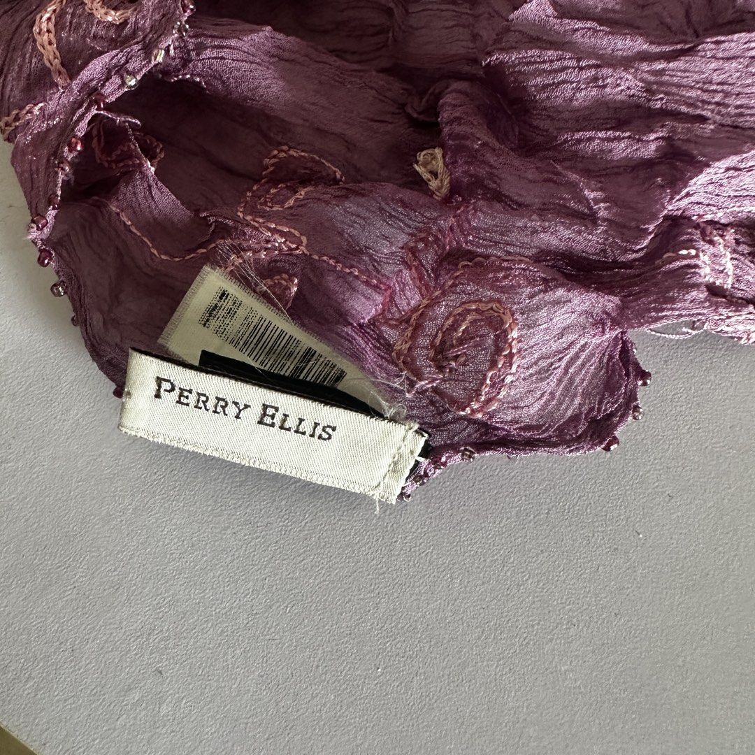 Auth Perry Ellis Scarf (Category: Scarves) located in Cebu City. Submitted by condodeclutterph (Listing ID 1443520585, Image 1). Description: .