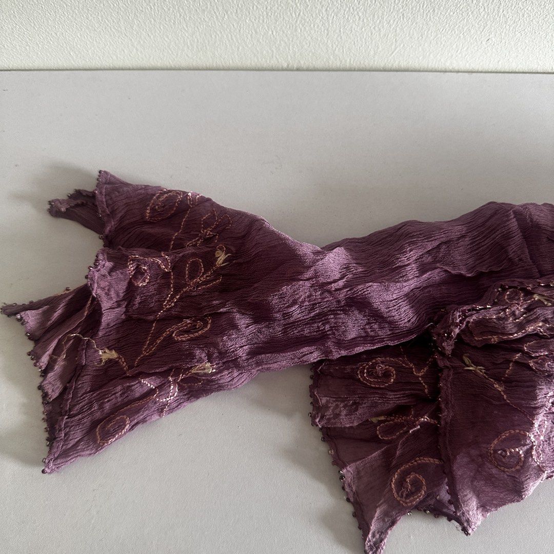 Auth Perry Ellis Scarf (Category: Scarves) located in Cebu City. Submitted by condodeclutterph (Listing ID 1443520585, Image 3). Description: .