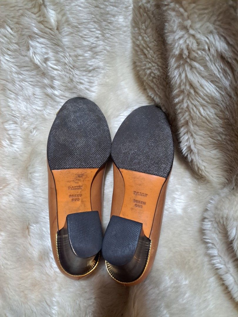 Bally Made in Italy Brown Leather (Category: Loafers) located in Quezon City. Submitted by sbvdmanaog (Listing ID 1443502951, Image 3). Description: - Brand: bally - Type: Leather Loafers - Origin: Made in Italy - Size: 6.5 - Style: Classic Slip-on.