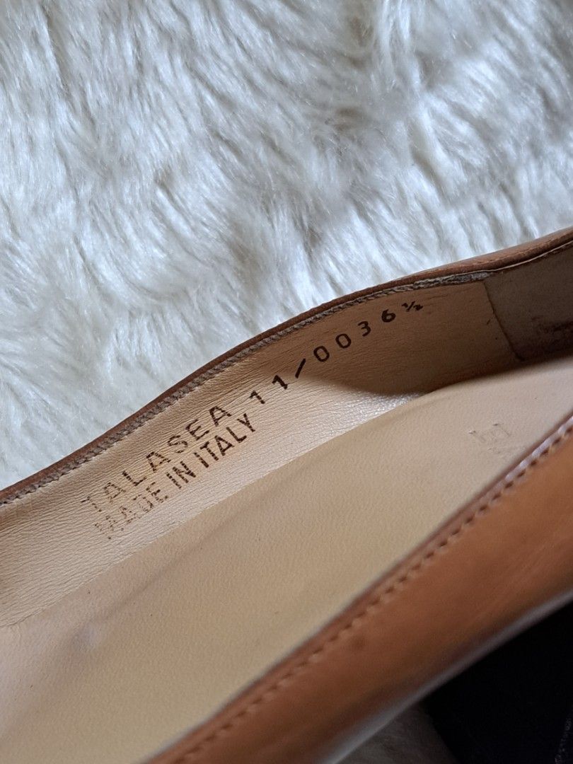 Bally Made in Italy Brown Leather (Category: Loafers) located in Quezon City. Submitted by sbvdmanaog (Listing ID 1443502951, Image 2). Description: - Brand: bally - Type: Leather Loafers - Origin: Made in Italy - Size: 6.5 - Style: Classic Slip-on.