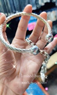 (Category: ) located in . Submitted by vellesboutiqueandmore (Listing ID 1443687521, Image 1). Description: .