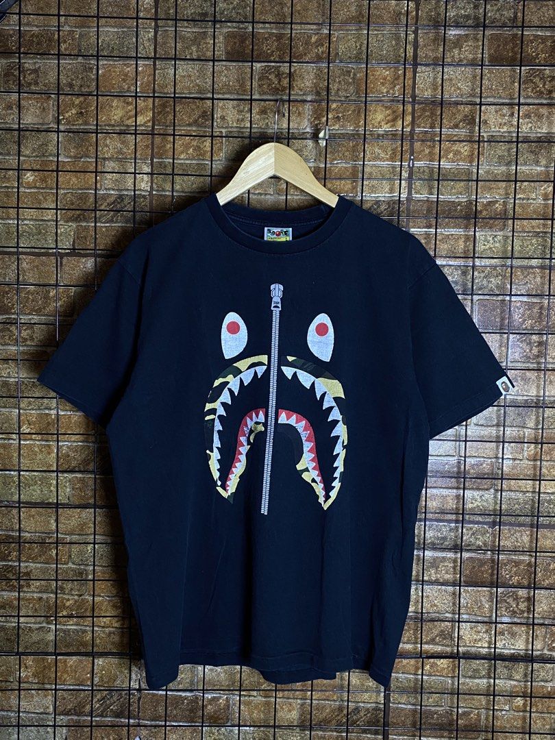 Bape Shark Green Camou Tee (Category: Tshirts & Polo Shirts ) located in Makati City. Submitted by earnx_ (Listing ID 1443541451, Image 1). Description: Bape Shark Green Camou Tee Size large on tag Authentic/Legit Dimension is 20x26 Issue hairline cracked only.