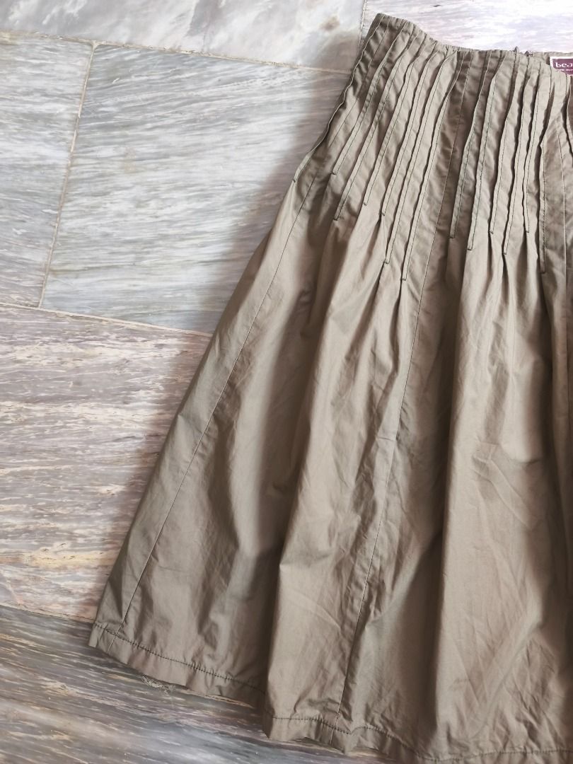 Beauty Beast Pleated Skirt - (Category: Skirts) located in Lucena. Submitted by 0174.archive (Listing ID 1443589716, Image 2). Description: very good used condition no flaws size 30 on tag Actual Measurements (inches) Waist: 15 / 30 around Hip:19 / 36 around Length: 27 Message before buying if you have question Items are new / pre-loved / second hand used Manage your expectations Buy with confidence. No return no exchange .
