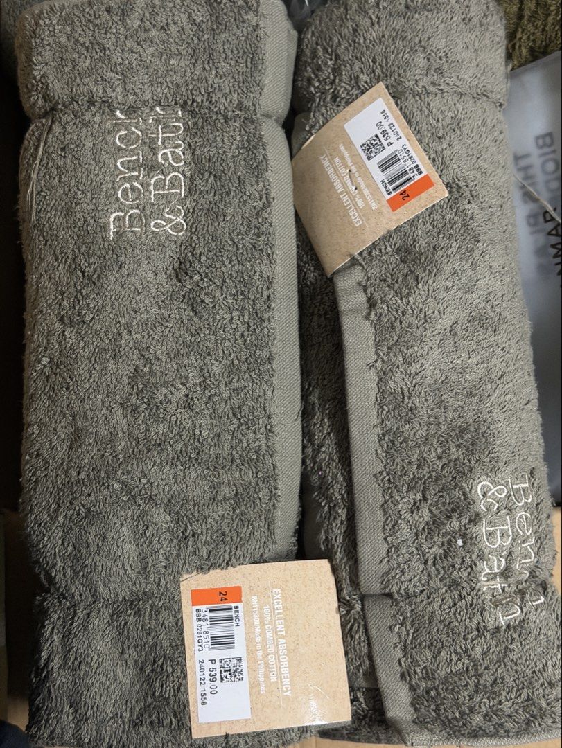 Bench Bath Towels Big (Category: Towels, Napkins & Holders) located in Pasig City. Submitted by jennieshoppe (Listing ID 1443606599, Image 2). Description: Bench Bath Towels Big DETAILS Color available: Grey green 2 Moss Green 1 White6 Brown 2 - Solid color towel - Embroidery detail - Size: 25 x 50in - Material: Cotton.
