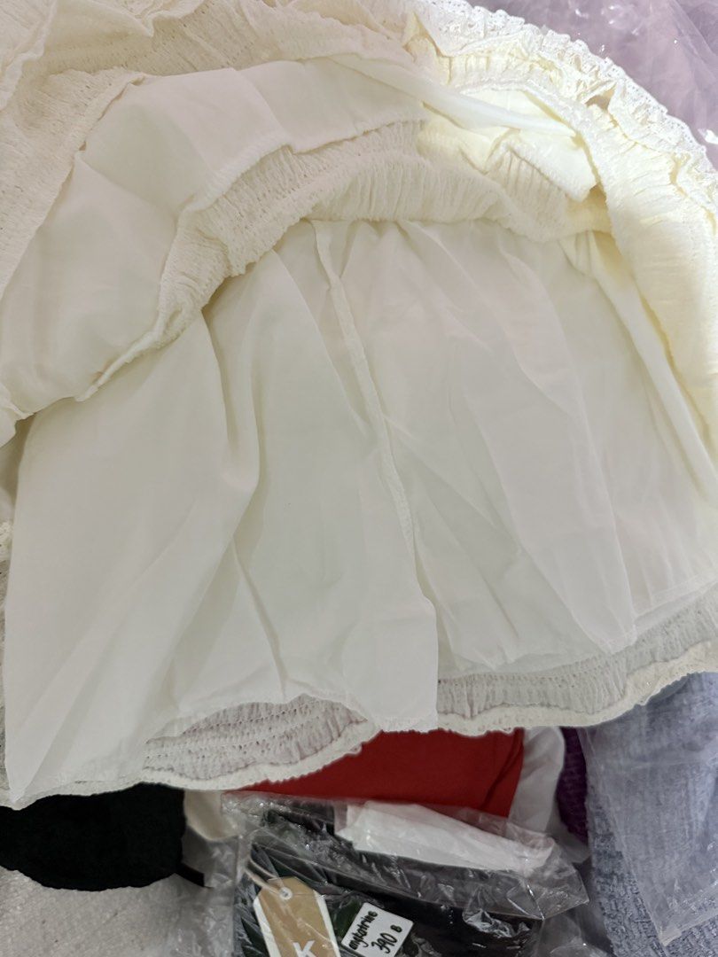 Bkk Cream Layered Skirt (Category: Dresses) located in Quezon City. Submitted by katrineang (Listing ID 1443658558, Image 2). Description: Free size can fit 24-32 waistline, length is 14 inches.