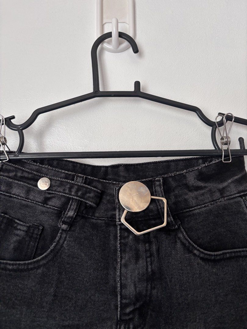 Black Denim Shorts (Category: Shorts) located in Taguig. Submitted by _esse (Listing ID 1443565423, Image 2). Description: Waist 23-25” Length 11” Small on tag Color may vary due to lightning.