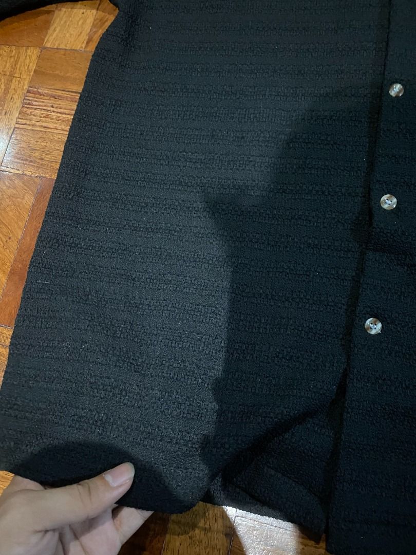 Black Textured Short Sleeve Button-Up Shirt (Category: Tshirts & Polo Shirts ) located in Manila. Submitted by santelmo22 (Listing ID 1443655275, Image 2). Description: Size: Medium Location: Blumentritt Manila.