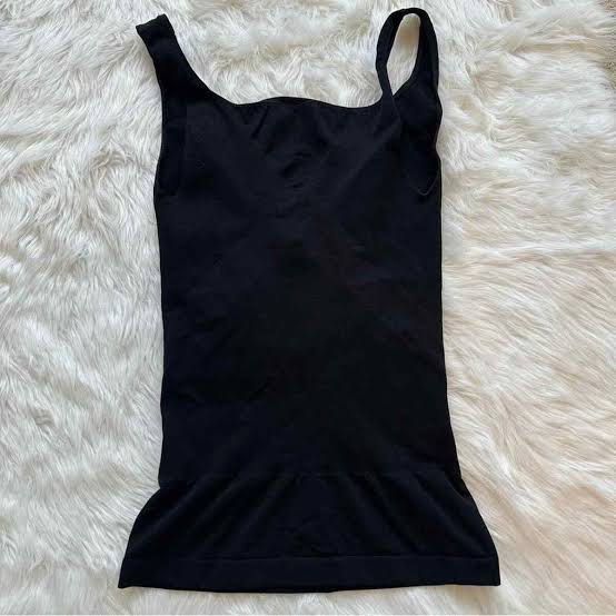 Blanqi Black Maternity Tank Top Seamless Support (Category: Maternity wear) located in Makati City. Submitted by Pipie (Listing ID 1443636703, Image 2). Description: - Comfortable black maternity tank top - Seamless design for a smooth silhouette - Stretchy fabric accommodates growing belly - Versatile for layering or wearing solo - Ideal for workouts and everyday wear - Offers gentle support.