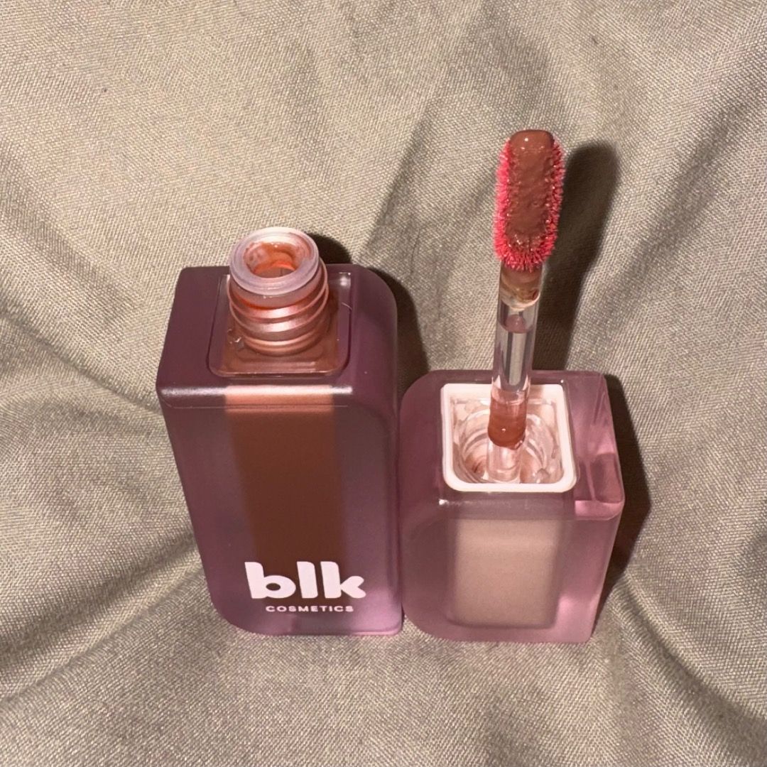 BLK soft blur matte tint - Seashell (Category: Makeup) located in Las Pinas. Submitted by k.ang0426 (Listing ID 1443598165, Image 2). Description: condition: used twice rfs: not shade match with box included MOP: Gcash/BDO delivery: book your own rider.