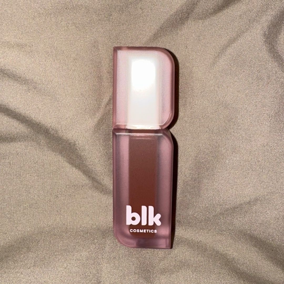 BLK soft blur matte tint - Seashell (Category: Makeup) located in Las Pinas. Submitted by k.ang0426 (Listing ID 1443598165, Image 1). Description: condition: used twice rfs: not shade match with box included MOP: Gcash/BDO delivery: book your own rider.